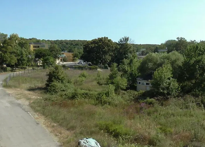 флора - гр.приморско ммц Apartamento *